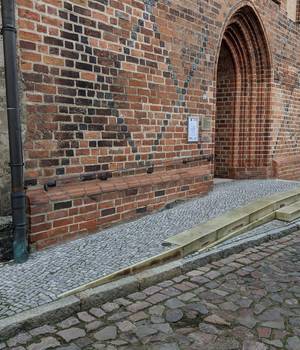 Barrierefreier Zugang zur Salzkirche Barrierefreier Zugang zur Salzkirche